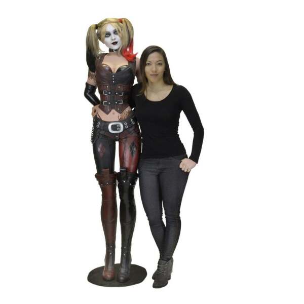 Estatua Harley Quinn Batman Arkham City tamaño real (goma espuma/látex) 180 cm Neca - Collector4U.com