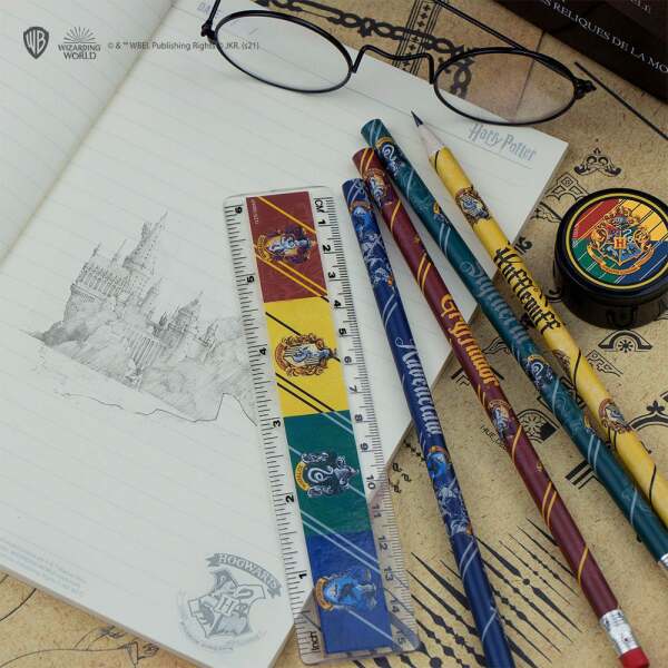 Hogwarts Houses Juego Para Escribir de 6 Piezas Harry Potter Cine Réplicas - Collector4U.com