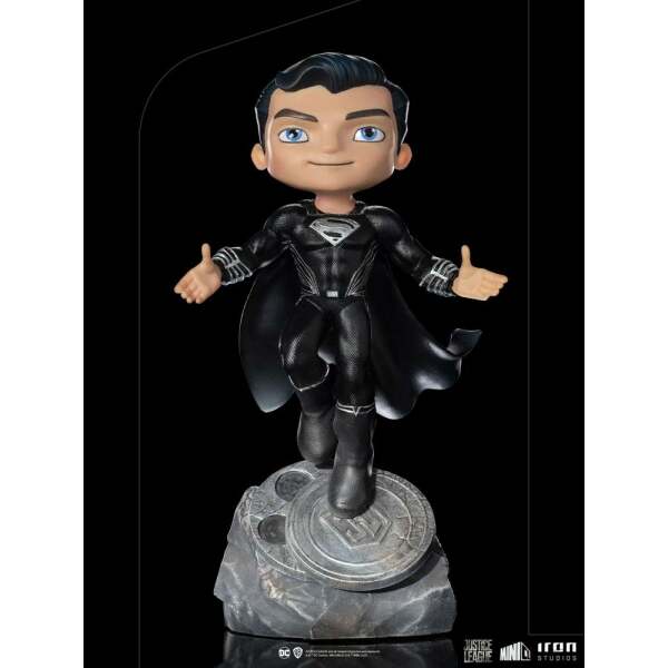 Minifigura Superman Black Suit Justice League Mini Co. Deluxe PVC 18cm Iron Studios