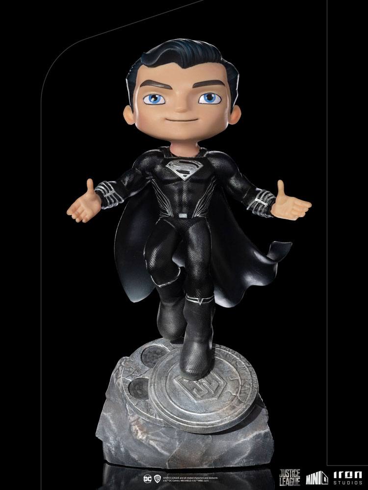 Minifigura Superman Black Suit Justice League Mini Co. Deluxe PVC 18cm Iron Studios