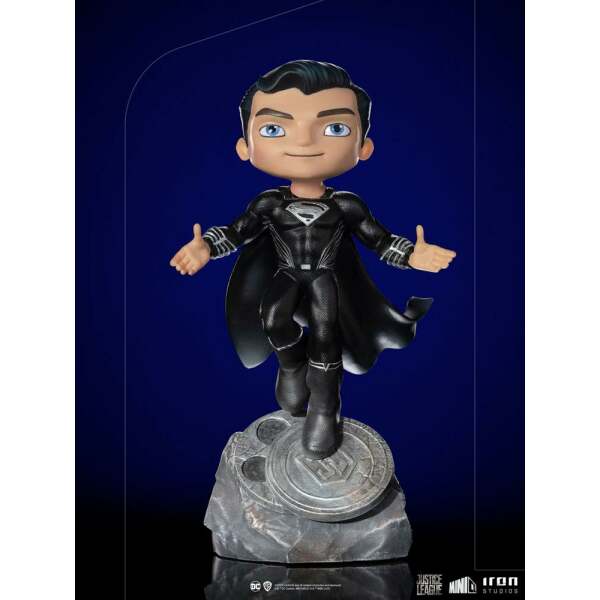 Minifigura Superman Black Suit Justice League Mini Co. Deluxe PVC 18cm Iron Studios - Collector4U.com