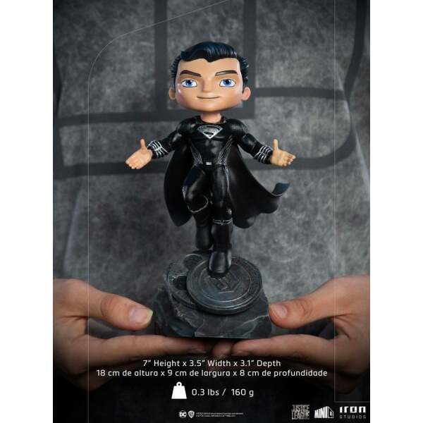 Minifigura Superman Black Suit Justice League Mini Co. Deluxe PVC 18cm Iron Studios - Collector4U.com