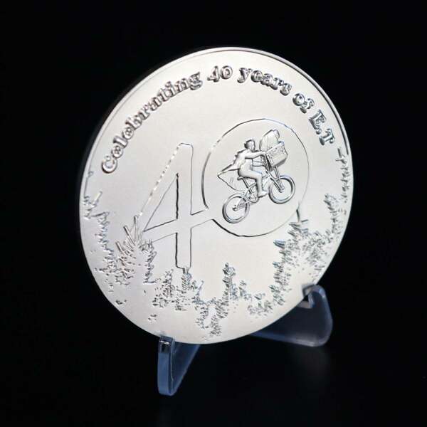 Medallón E T 40th Anniversary Limited Edition Medallion E.T., el extraterrestre - Collector4U.com