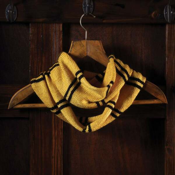 Kit de Costura Bufanda Infinita Hufflepuff Harry Potter - Collector4u.com