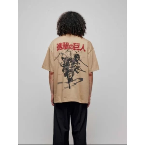 Attack on Titan Camiseta Graphic Beige talla L