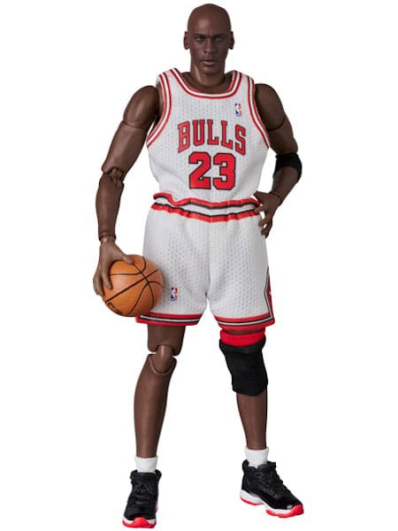 NBA Figura MAFEX Michael Jordan – Chicago Bulls HOME 17 cm