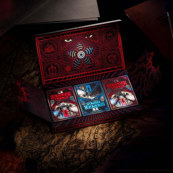 Stranger Things Baraja de cartas Box Set (4 barajas)